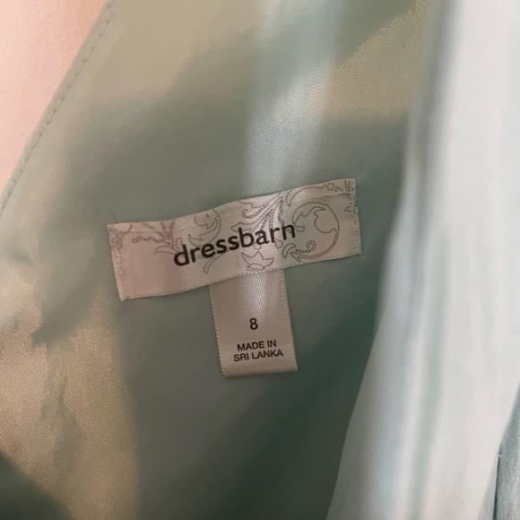 Beautiful light sage green lined and embroidered dress - Picture 3 of 6